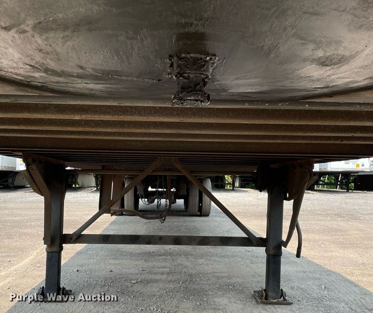 image for item LJ9702 2011 Stoughton ZGPVW-535T-S-C-AR  dry van trailer