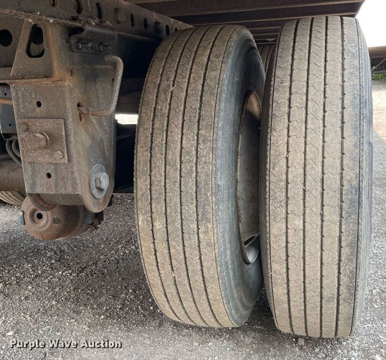 image for item LJ9702 2011 Stoughton ZGPVW-535T-S-C-AR  dry van trailer