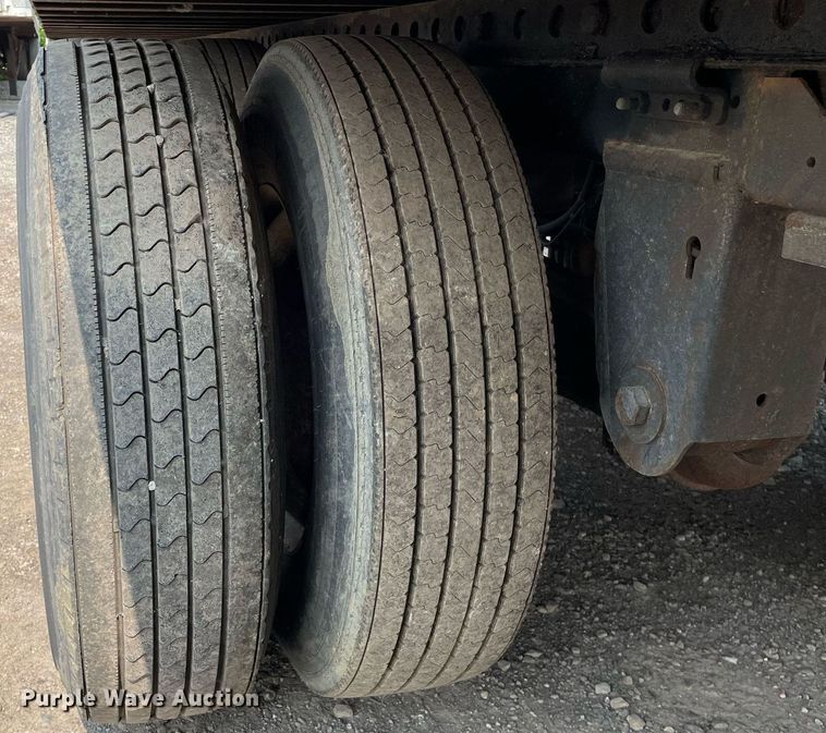 image for item LJ9702 2011 Stoughton ZGPVW-535T-S-C-AR  dry van trailer