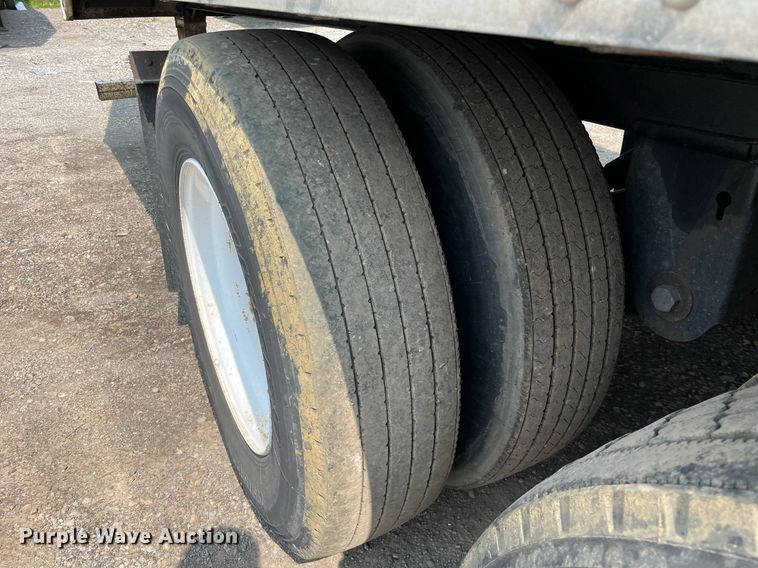 image for item LJ9702 2011 Stoughton ZGPVW-535T-S-C-AR  dry van trailer