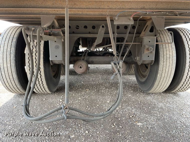 image for item LJ9703 2011 Stoughton ZGPVW-535T-S-C-AR  dry van trailer