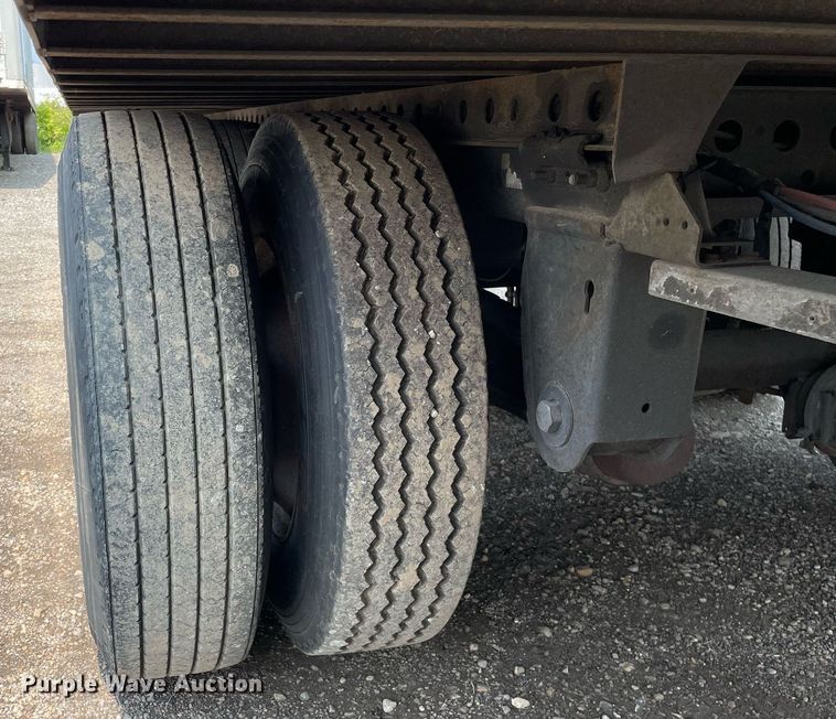 image for item LJ9703 2011 Stoughton ZGPVW-535T-S-C-AR  dry van trailer