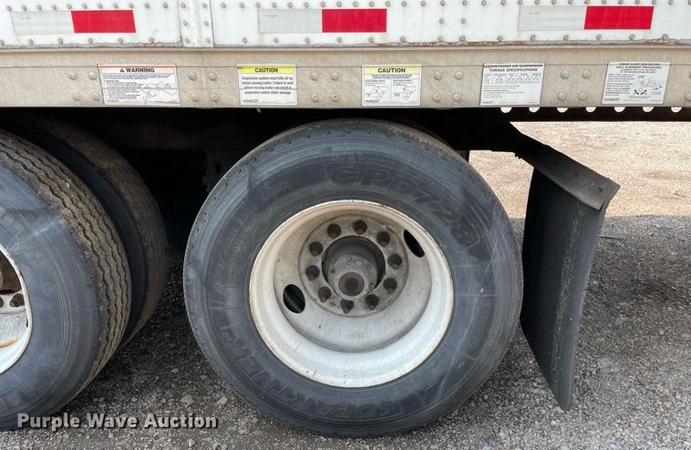 image for item LJ9703 2011 Stoughton ZGPVW-535T-S-C-AR  dry van trailer