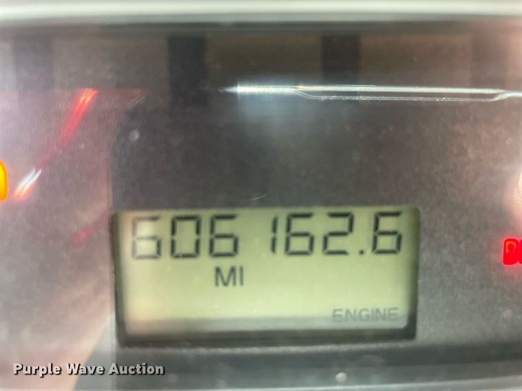 image for item LJ9707 2016 Freightliner Cascadia 125  semi truck