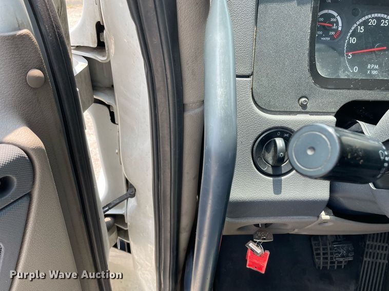 image for item LJ9707 2016 Freightliner Cascadia 125  semi truck