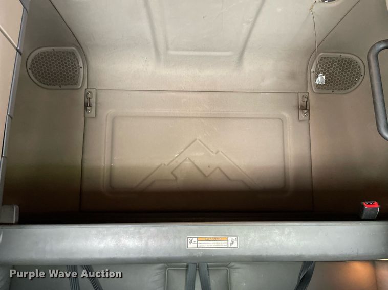 image for item LJ9707 2016 Freightliner Cascadia 125  semi truck