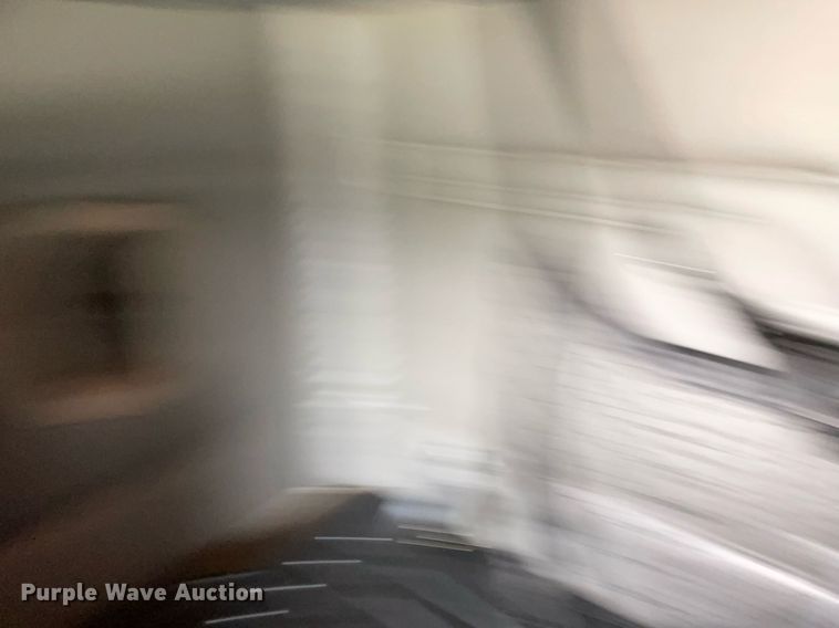 image for item LJ9707 2016 Freightliner Cascadia 125  semi truck