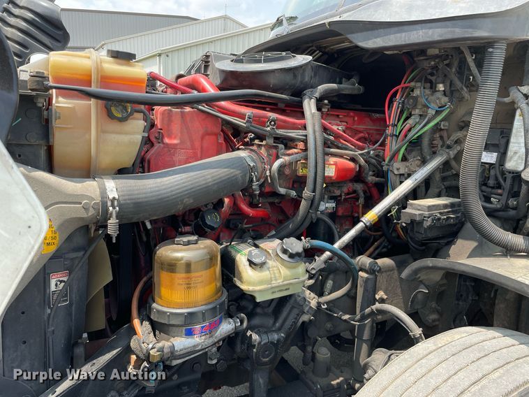 image for item LJ9707 2016 Freightliner Cascadia 125  semi truck