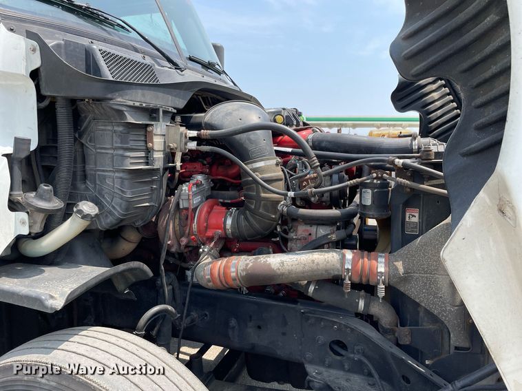 image for item LJ9707 2016 Freightliner Cascadia 125  semi truck