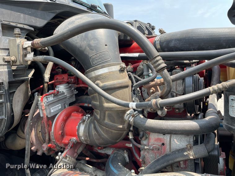 image for item LJ9707 2016 Freightliner Cascadia 125  semi truck