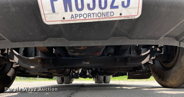 image for item LJ9707 2016 Freightliner Cascadia 125  semi truck