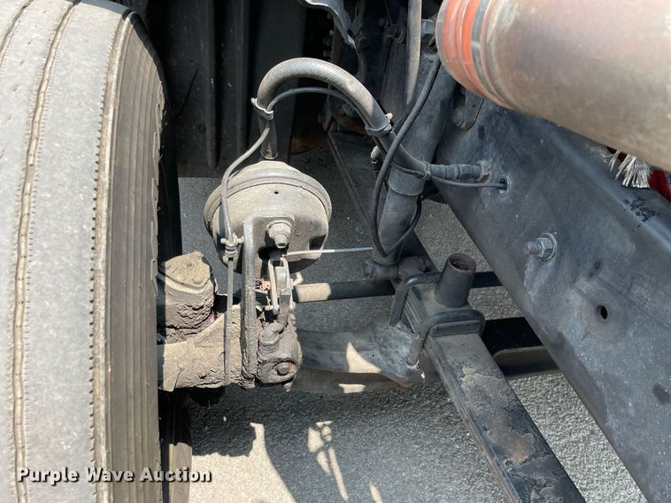 image for item LJ9707 2016 Freightliner Cascadia 125  semi truck