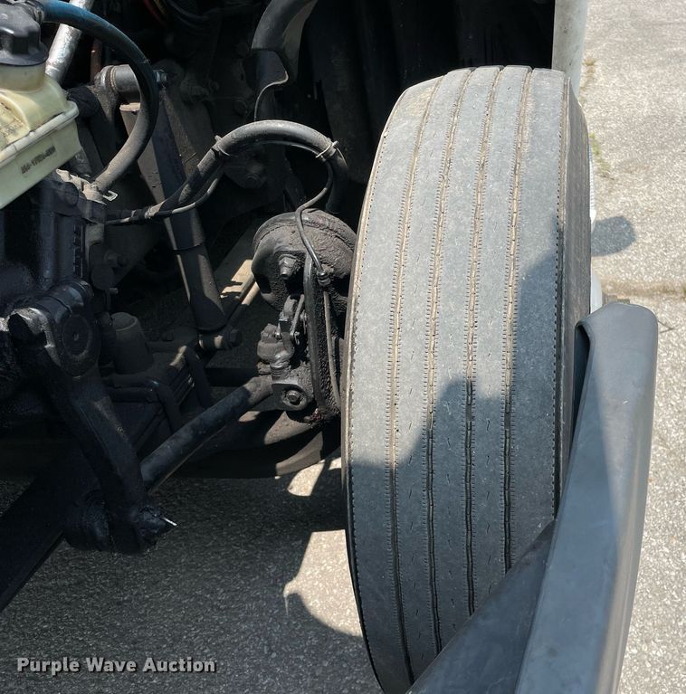 image for item LJ9707 2016 Freightliner Cascadia 125  semi truck