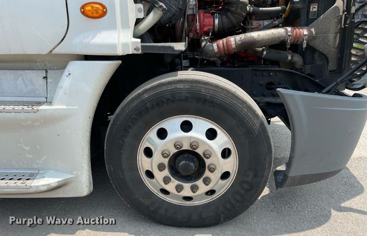 image for item LJ9707 2016 Freightliner Cascadia 125  semi truck