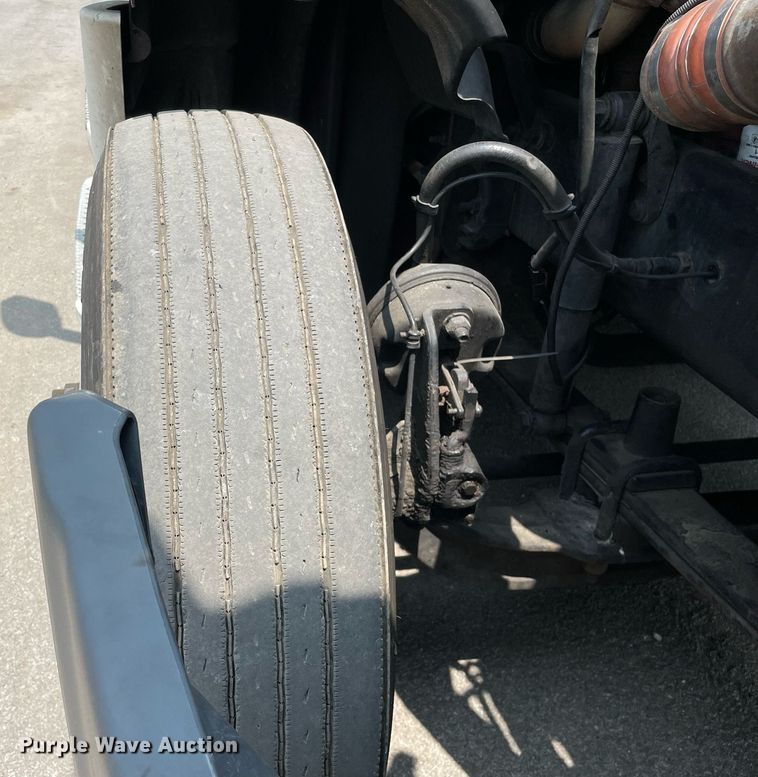 image for item LJ9707 2016 Freightliner Cascadia 125  semi truck