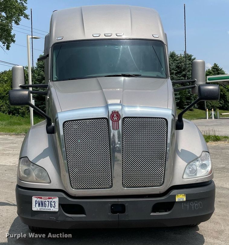 image for item LJ9708 2016 Kenworth T680  semi truck