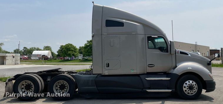 image for item LJ9708 2016 Kenworth T680  semi truck