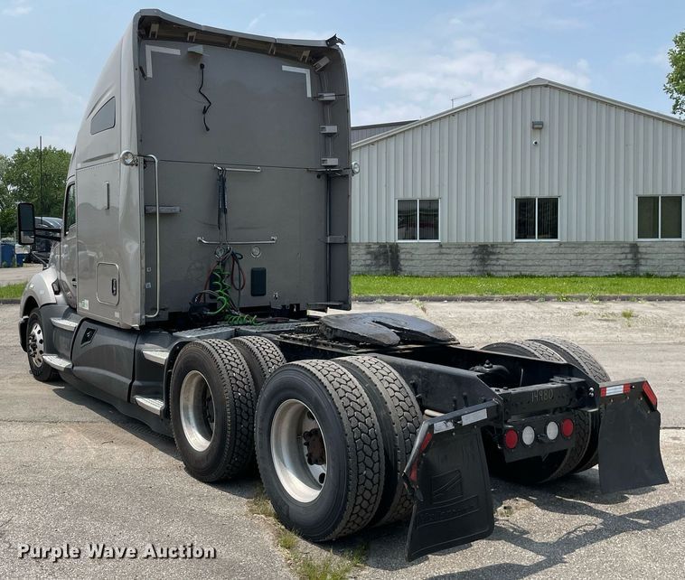 image for item LJ9708 2016 Kenworth T680  semi truck