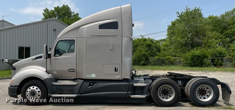image for item LJ9708 2016 Kenworth T680  semi truck