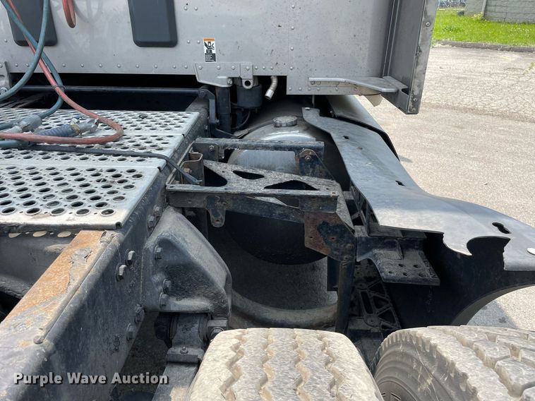 image for item LJ9708 2016 Kenworth T680  semi truck