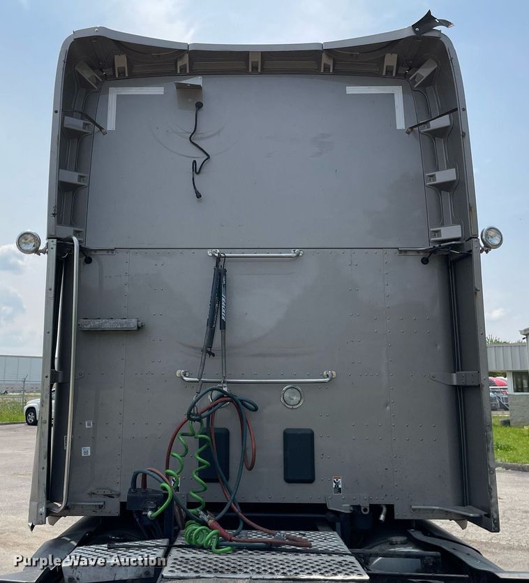 image for item LJ9708 2016 Kenworth T680  semi truck