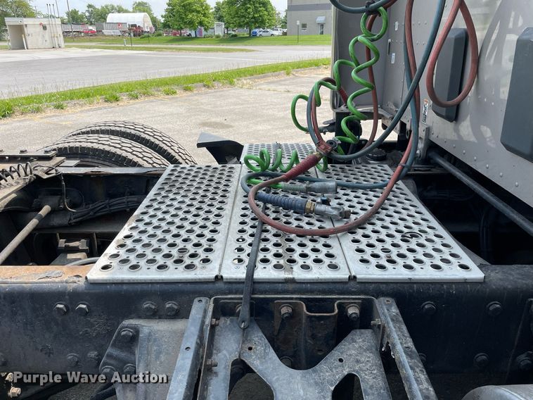 image for item LJ9708 2016 Kenworth T680  semi truck