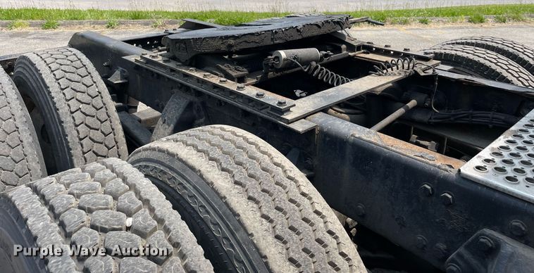 image for item LJ9708 2016 Kenworth T680  semi truck