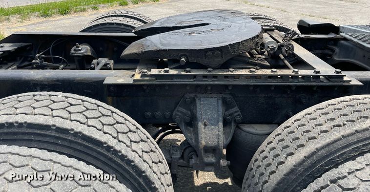 image for item LJ9708 2016 Kenworth T680  semi truck