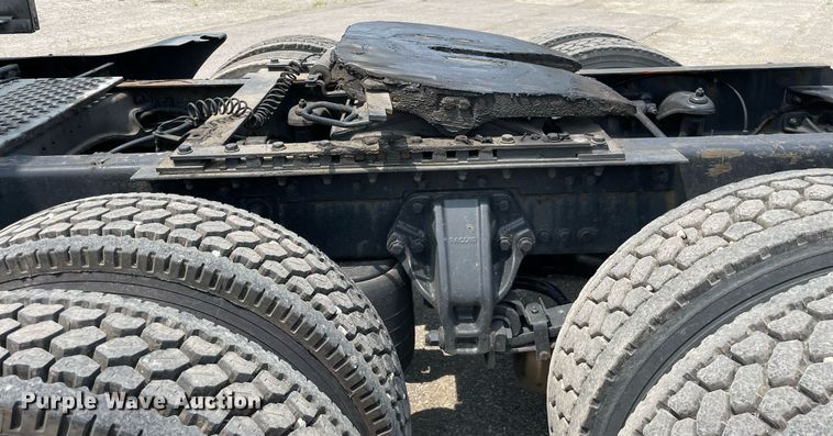 image for item LJ9708 2016 Kenworth T680  semi truck