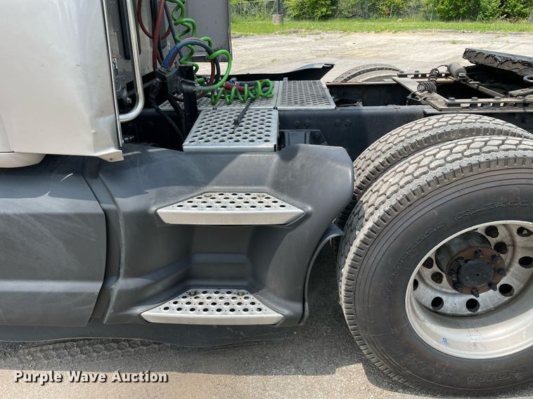 image for item LJ9708 2016 Kenworth T680  semi truck