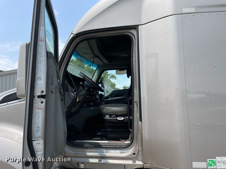 image for item LJ9708 2016 Kenworth T680  semi truck