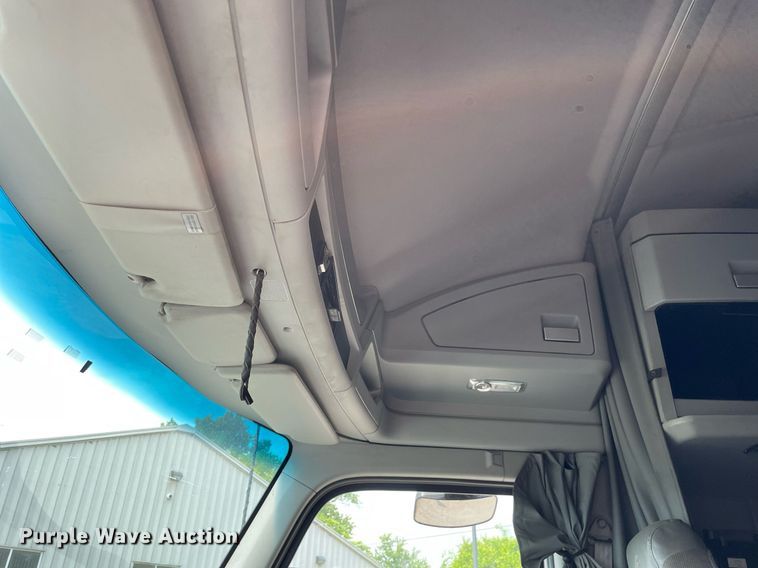 image for item LJ9708 2016 Kenworth T680  semi truck