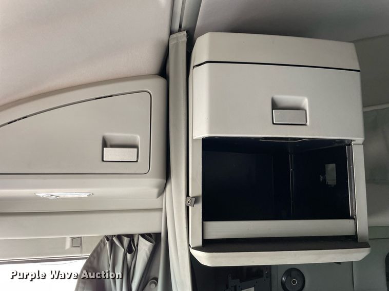 image for item LJ9708 2016 Kenworth T680  semi truck