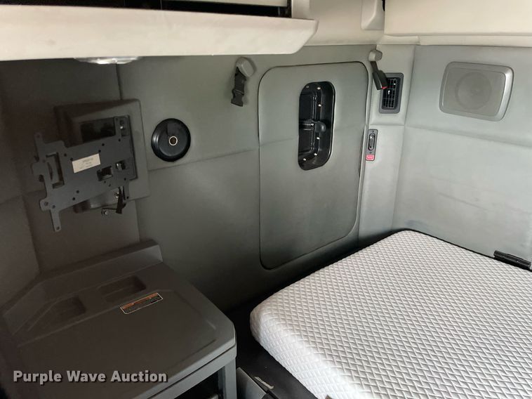 image for item LJ9708 2016 Kenworth T680  semi truck