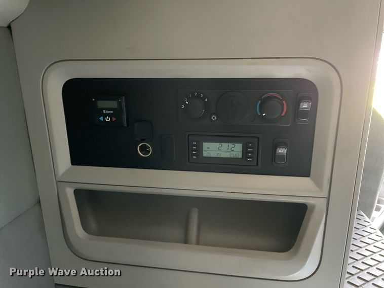 image for item LJ9708 2016 Kenworth T680  semi truck