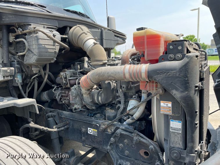 image for item LJ9708 2016 Kenworth T680  semi truck