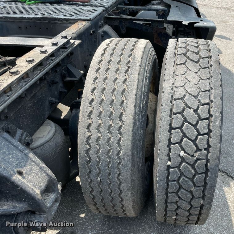 image for item LJ9708 2016 Kenworth T680  semi truck