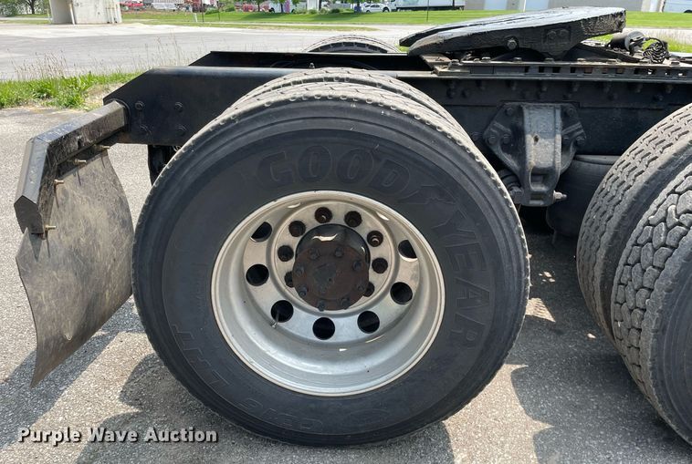 image for item LJ9708 2016 Kenworth T680  semi truck