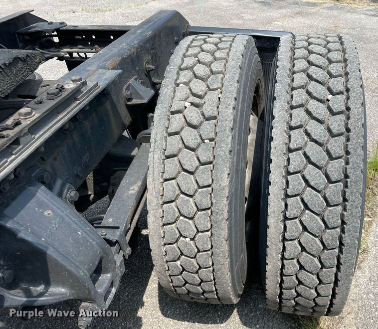 image for item LJ9708 2016 Kenworth T680  semi truck