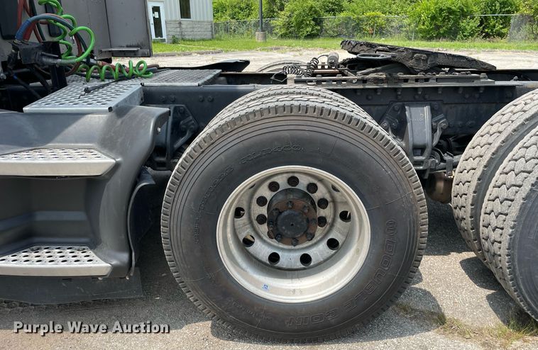 image for item LJ9708 2016 Kenworth T680  semi truck