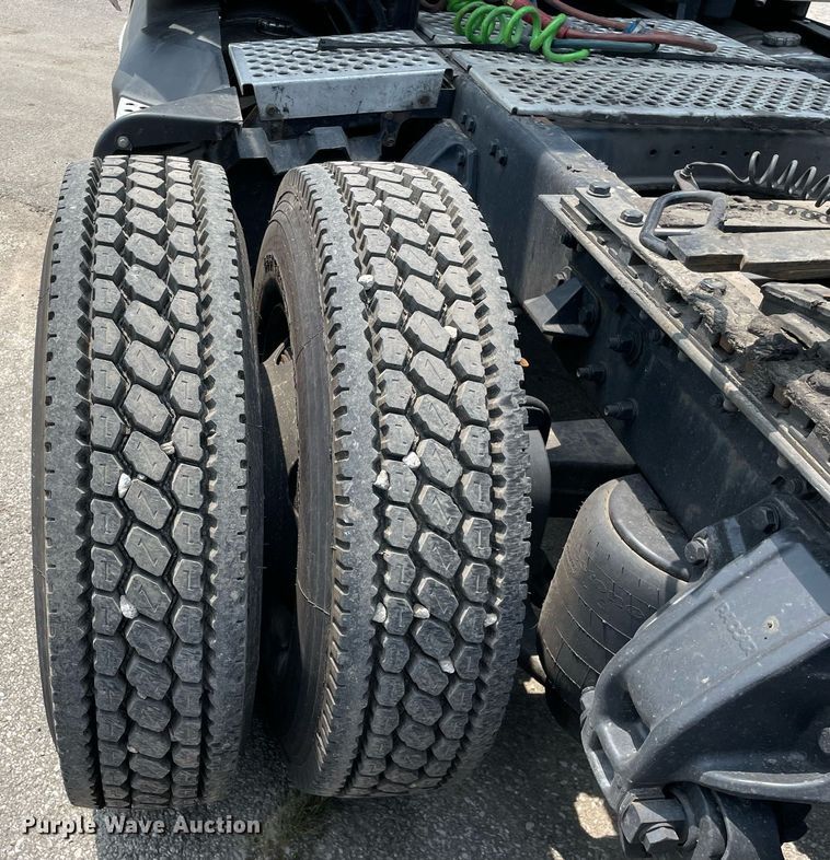 image for item LJ9708 2016 Kenworth T680  semi truck