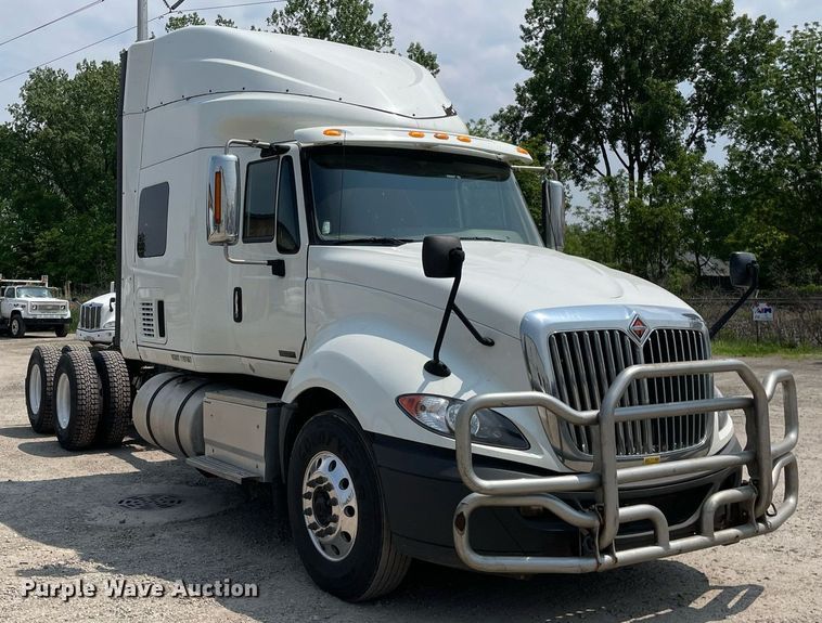 image for item LJ9715 2016 International ProStar Plus 122  semi truck