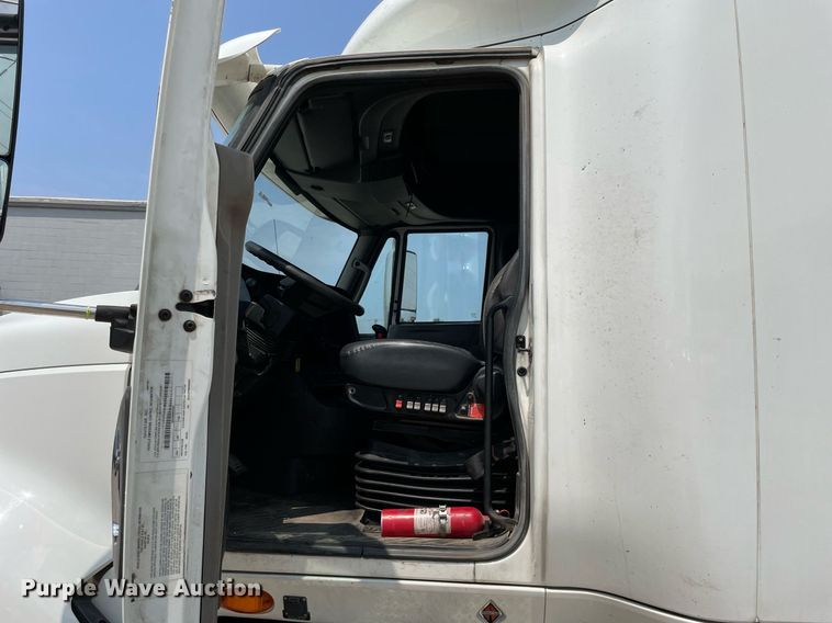 image for item LJ9715 2016 International ProStar Plus 122  semi truck