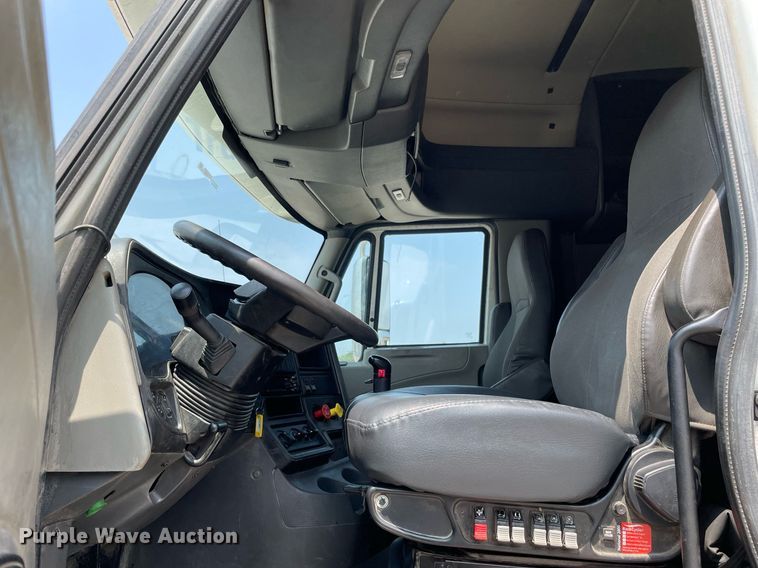 image for item LJ9715 2016 International ProStar Plus 122  semi truck