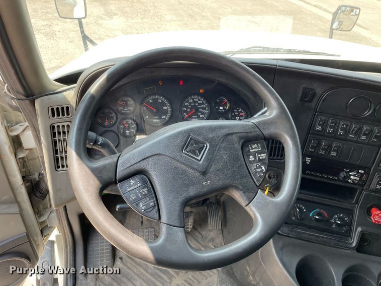 image for item LJ9715 2016 International ProStar Plus 122  semi truck