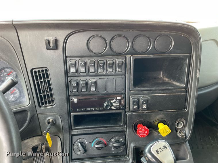 image for item LJ9715 2016 International ProStar Plus 122  semi truck