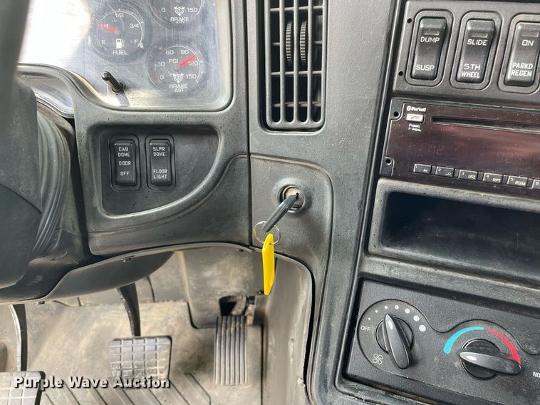 image for item LJ9715 2016 International ProStar Plus 122  semi truck