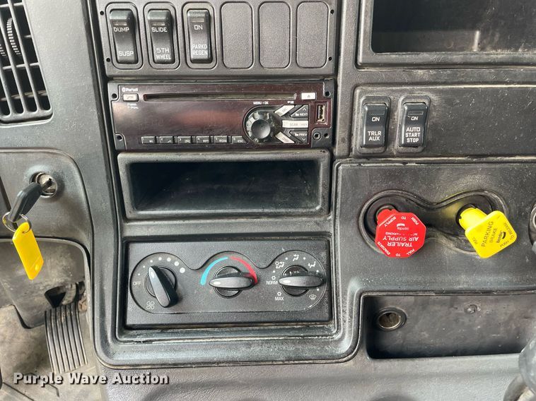 image for item LJ9715 2016 International ProStar Plus 122  semi truck