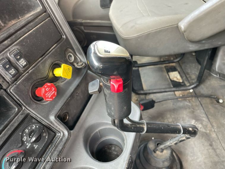 image for item LJ9715 2016 International ProStar Plus 122  semi truck