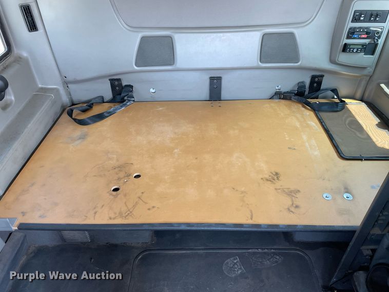 image for item LJ9715 2016 International ProStar Plus 122  semi truck